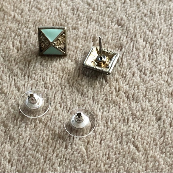 ✨2/$7✨ Earrings: Square Earrings, Teal, 1 pair 🛍 Bundle Me! - Picture 4 of 8